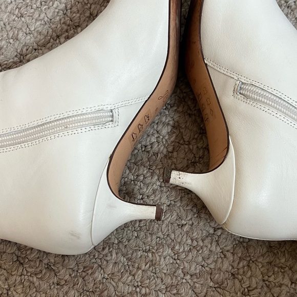 $298 J. Crew Ivory White Kitten-Heeled Ankle Boots Leather Heels size 6.5 - Picture 8 of 8